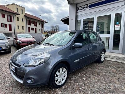 Usata Renault Clio II Dynamique 75 CV (55 kW) 2010 Grigio Berlina