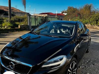 Usata Volvo V40 CC 120 CV (88 kW) 2016 Nero Station wagon