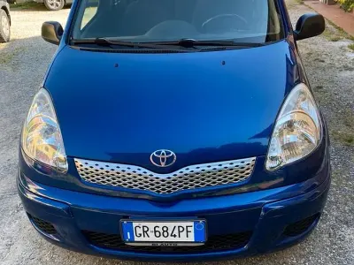 Usata Toyota Yaris 75 CV (55 kW) 2004 Bluazzurro Station wagon