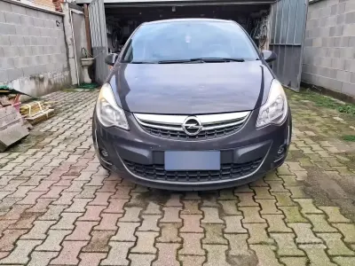 Usata Opel Corsa 85 CV (62 kW) 2014 Marrone Utilitaria
