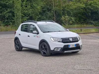 Gebraucht Dacia Sandero 90 PS (66 kW) 2017 Weiß Limousine