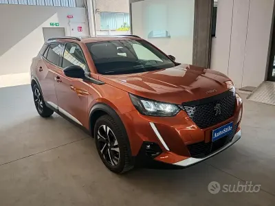 Usata Peugeot 2008 Allure 131 CV (96 kW) 2022 Arancione SUV