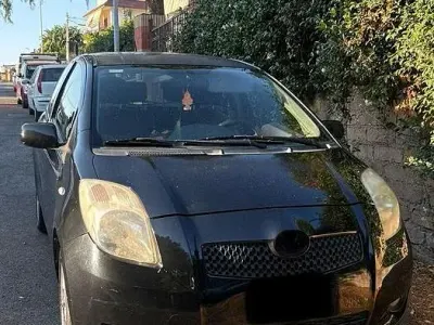 Usata Toyota Yaris 69 CV (50 kW) 2006 Nero Utilitaria