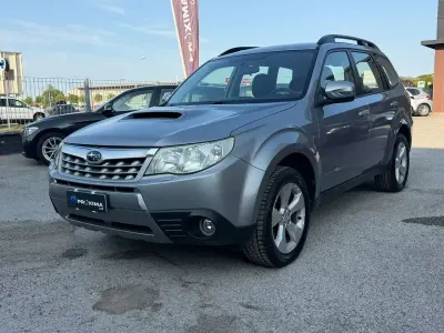 Usata Subaru Forester Trend 147 CV (108 kW) 2011 Grigio SUV