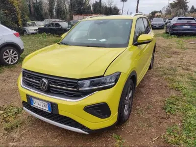 Usata VW T-Cross R-line 116 CV (85 kW) 2024 Giallo SUV