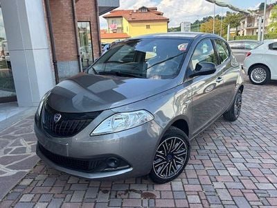 Usata Lancia Ypsilon Gold 69 CV (50 kW) 2024 Grigio scuro Utilitaria
