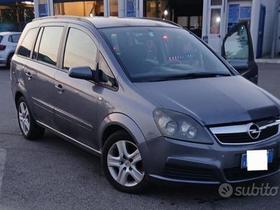 Usata Opel Zafira 200 CV (147 kW) 2008 Grigio Monovolume
