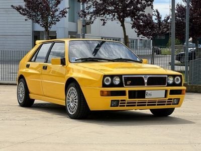 Usado Lancia Delta 205 CV (150 kW) 1992 Amarillo Utilitario