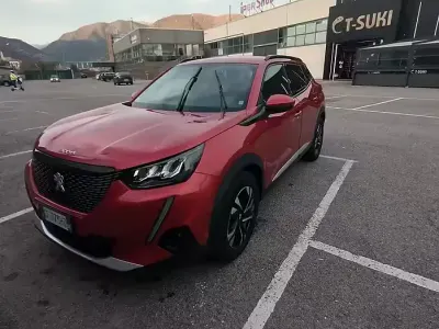 Usata Peugeot 2008 110 CV (80 kW) 2021 Rosso SUV