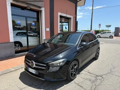 Käytetty Mercedes B200 Executive 150 HP (110 kW) 2019 Musta Tila-auto