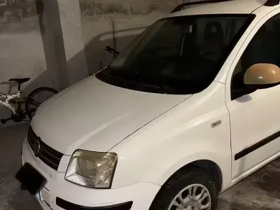 Usata Fiat Panda 70 CV (51 kW) 2006 Bianco Utilitaria