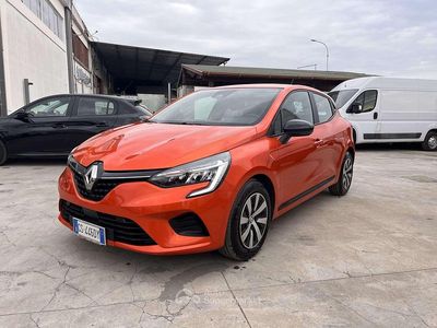 Usata Renault Clio V Equilibre 67 CV (49 kW) 2023 Arancione Berlina