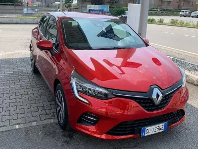 Usata Renault Clio Zen 101 CV (74 kW) 2020 Rosso Berlina