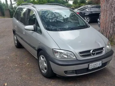 Usata Opel Zafira Njoy 101 CV (74 kW) 2004 Argento Monovolume
