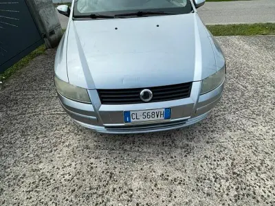 Usata Fiat Stilo 116 CV (85 kW) 2004 Grigio Berlina
