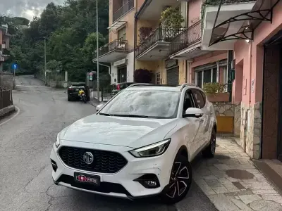 Usata MG ZS Luxury 111 CV (81 kW) 2024 Bianco SUV