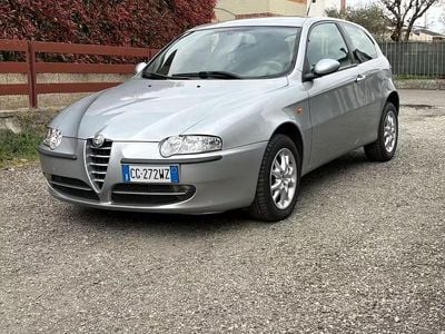 Usata Alfa Romeo 147 Progression 104 CV (76 kW) 2004 Grigio Utilitaria