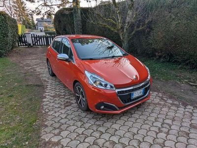 Usata Peugeot 208 Active 75 CV (55 kW) 2016 Arancione Utilitaria