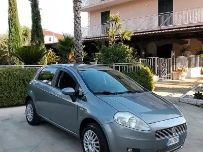 Usata Fiat Grande Punto 69 CV (50 kW) 2009 Grigio Utilitaria