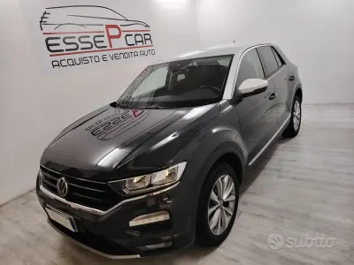 Usata VW T-Roc Style 116 CV (85 kW) 2018 Grigio SUV