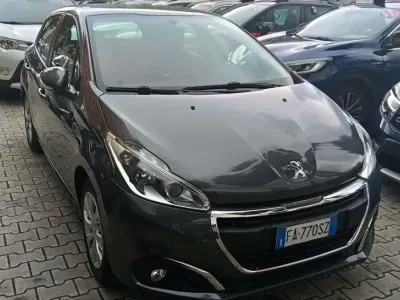 Usata Peugeot 208 Active 82 CV (60 kW) 2015 Grigio Utilitaria