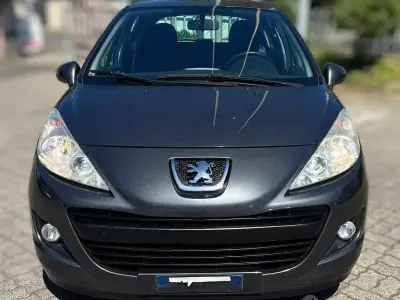 Usata Peugeot 207 73 CV (53 kW) 2013 Grigio Utilitaria