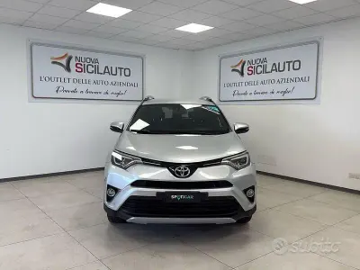 Usata Toyota RAV4 Style 143 CV (105 kW) 2016 Grigio SUV