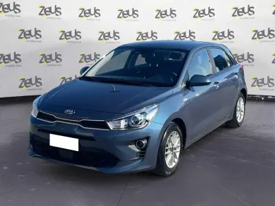 Usado Kia Rio Style 82 HP (60 kW) 2021 Azul Citadino