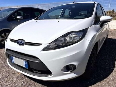 Usata Ford Fiesta 68 CV (50 kW) 2010 Bianco Utilitaria