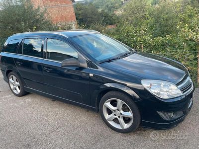 Usata Opel Astra Cosmo 140 CV (102 kW) 2008 Nero Station wagon