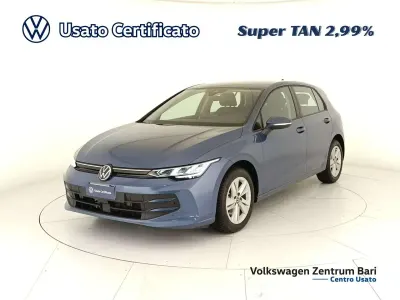 Usado VW Golf VIII Life 116 CV (85 kW) 2025 Azul Berlina