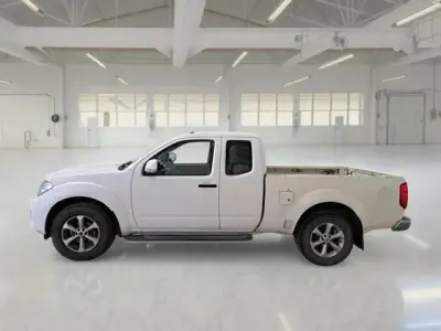 Second-hand Nissan Navara 190 CP (139 kW) 2014 Alb Pickup