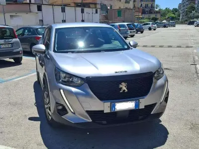 Usata Peugeot 2008 Allure 131 CV (96 kW) 2021 Grigio SUV
