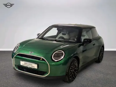 Nuova Mini Cooper SE Favoured 160 kW (218 CV) 2026 Verde Utilitaria