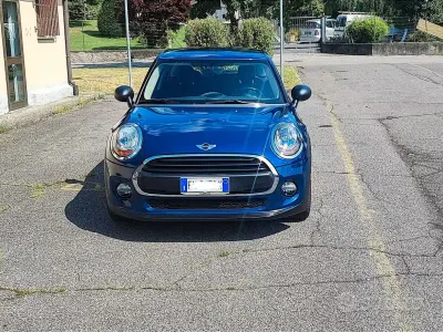 Usata Mini ONE 102 CV (75 kW) 2018 Blu Utilitaria
