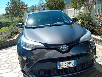 usata Toyota C-HR 1.8h Trend 2wd e-cvt