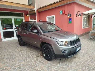 Usado Jeep Compass Limited 163 CV (119 kW) 2013 Gris SUV