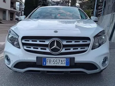 Usata Mercedes GLA200 136 CV (100 kW) 2018 Bianco SUV