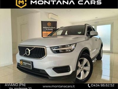 Usata Volvo XC40 Momentum 163 CV (119 kW) 2021 Glacier silver metallizzato SUV