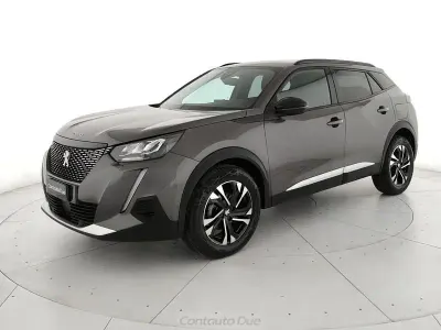 Usata Peugeot 2008 Allure 102 CV (75 kW) 2023 Grigio platinum SUV