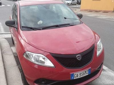 Usata Lancia Ypsilon 69 CV (50 kW) 2020 Rosso Utilitaria