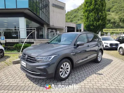 Usata VW Tiguan Life 150 CV (110 kW) 2021 Grigio scuro SUV