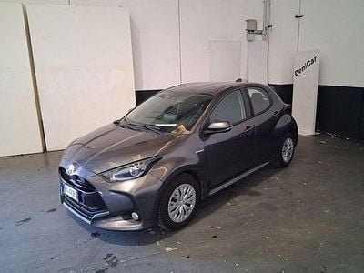 Usata Toyota Yaris Hybrid Business Edition 92 CV (67 kW) 2021 Grigio Utilitaria