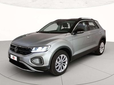 Usata VW T-Roc Life 110 CV (80 kW) 2023 K2 pyrit silver metallizzato SUV