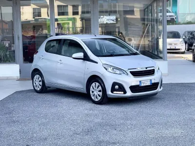 Usata Peugeot 108 69 CV (50 kW) 2018 Grigio Berlina