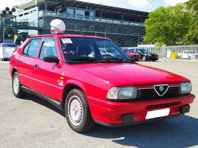 Brugt Alfa Romeo 33 Quadrifoglio Verde 118 HK (86 kW) 1989 Rød Sedan