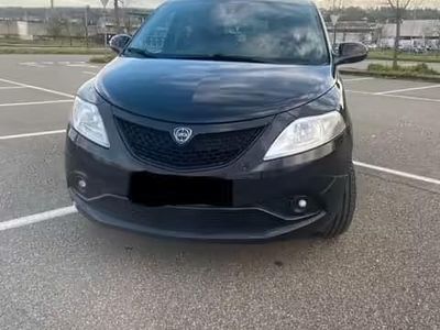 Usata Lancia Ypsilon Silver 69 CV (50 kW) 2016 Nero Utilitaria