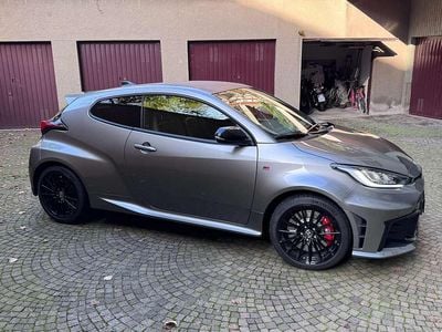 Grigio Usata 2024 Toyota Yaris Berlina | 52.500 € (Buon prezzo)