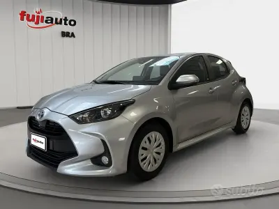Usata Toyota Yaris Active 116 CV (85 kW) 2022 Grigio Utilitaria