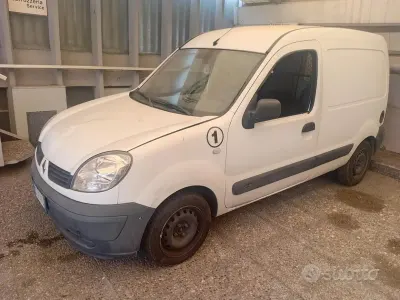 Usata Renault Kangoo 61 CV (44 kW) 2007 Bianco Monovolume